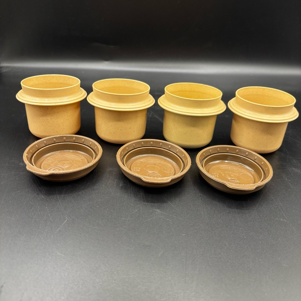 Vintage‎ Rubbermaid Servin Saver Storage Containers 1/2 cup Set of 3 with Lids